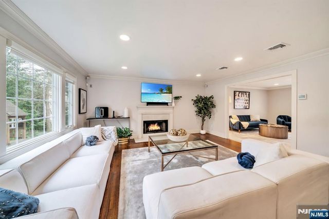 56 Arnold Avenue, Closter, NJ 07624