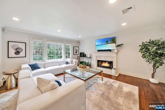 56 Arnold Avenue, Closter, NJ 07624