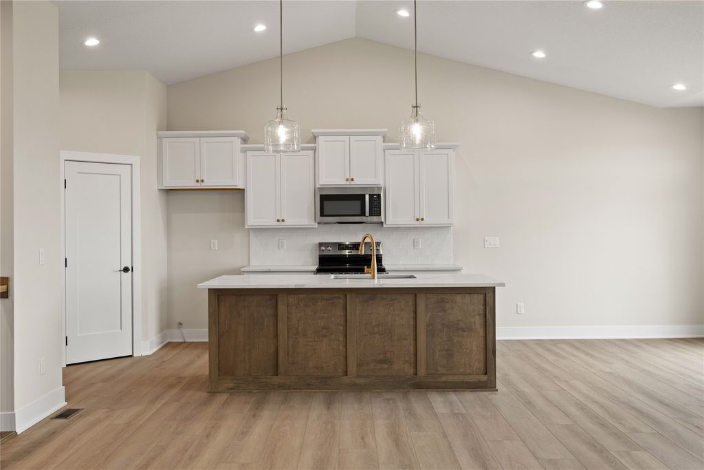 1201 Mulberry Drive NW, Bondurant, IA 50035