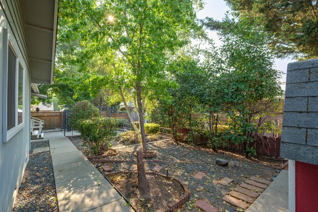 1225 Marcus Way, Grants Pass, OR 97527