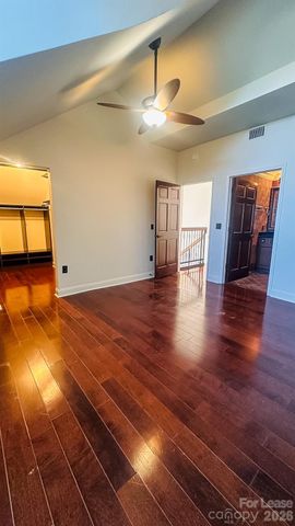 300 W 5th Street, Charlotte, NC 28202