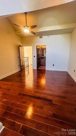 300 W 5th Street, Charlotte, NC 28202