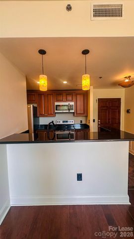 300 W 5th Street, Charlotte, NC 28202