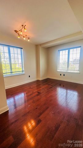 300 W 5th Street, Charlotte, NC 28202