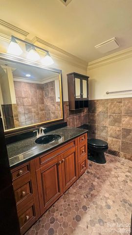 300 W 5th Street, Charlotte, NC 28202