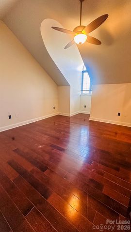 300 W 5th Street, Charlotte, NC 28202