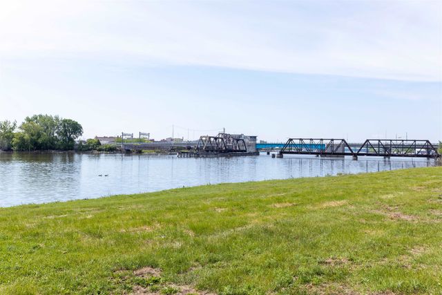 14 Cove Drive, Bay City, MI 48706