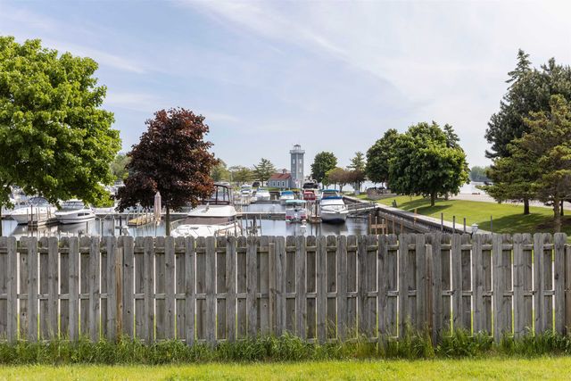 14 Cove Drive, Bay City, MI 48706