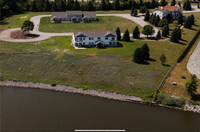 14 Cove Drive, Bay City, MI 48706