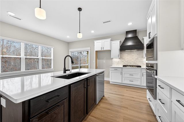 3 Clackmannan Circle, Bella Vista, AR 72715