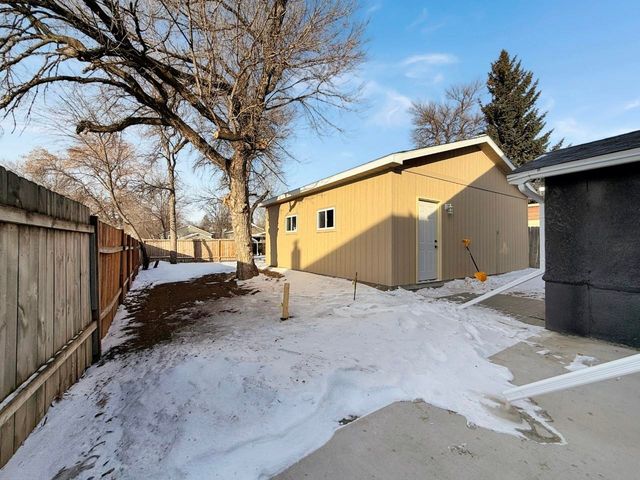 1017 2nd St. NE, Minot, ND 58703