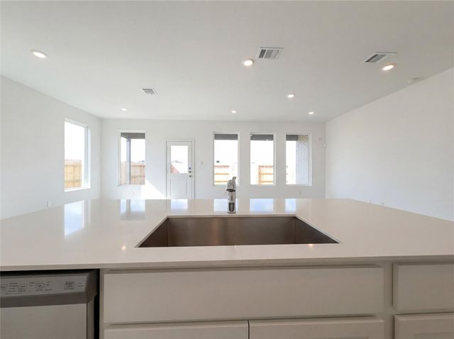 2047 Emerald Lake Trail, Dayton, TX 77535