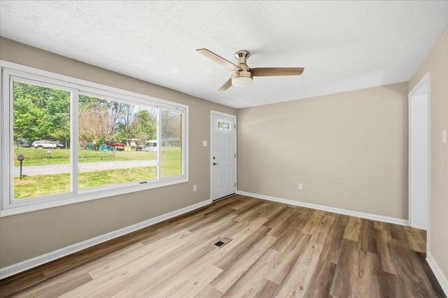 322 REYNARD RD, Kearneysville, WV 25430