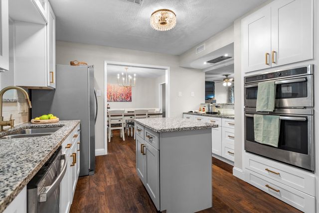8912 S Hickory Road, Krum, TX 76249