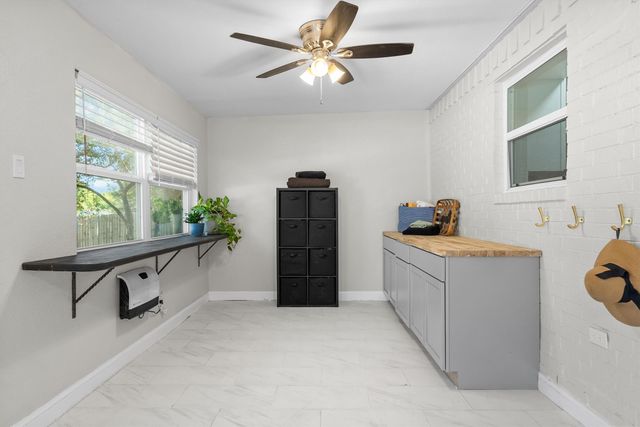 8912 S Hickory Road, Krum, TX 76249