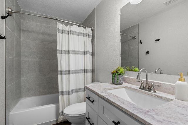 8912 S Hickory Road, Krum, TX 76249