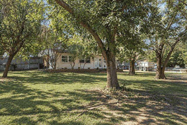8912 S Hickory Road, Krum, TX 76249