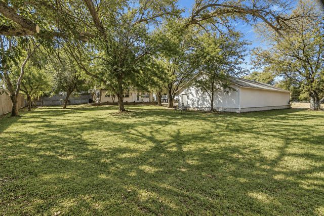 8912 S Hickory Road, Krum, TX 76249
