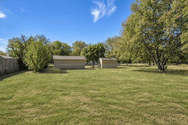 8912 S Hickory Road, Krum, TX 76249
