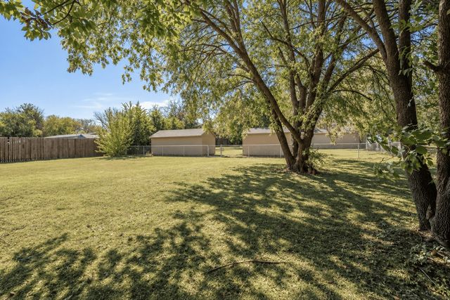 8912 S Hickory Road, Krum, TX 76249