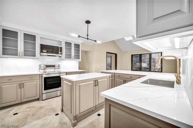 2 Salem Court, Beachwood, OH 44122