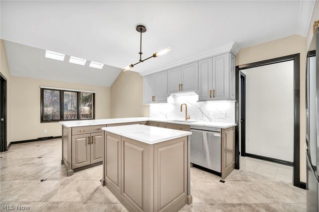 2 Salem Court, Beachwood, OH 44122