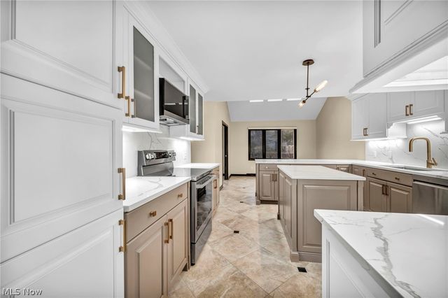 2 Salem Court, Beachwood, OH 44122