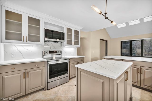 2 Salem Court, Beachwood, OH 44122