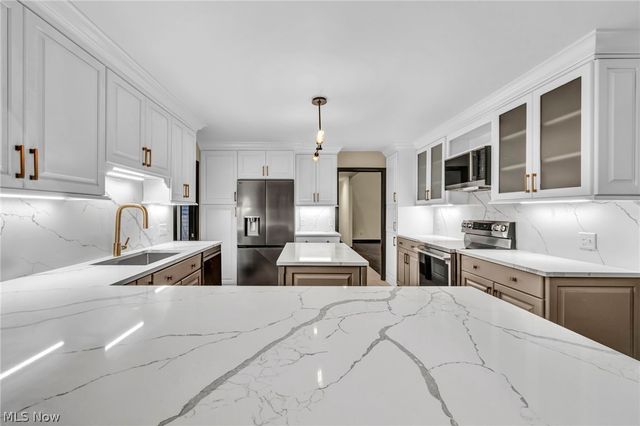 2 Salem Court, Beachwood, OH 44122