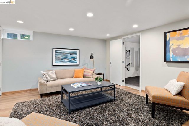 965 Ramona Way, San Leandro, CA 94577