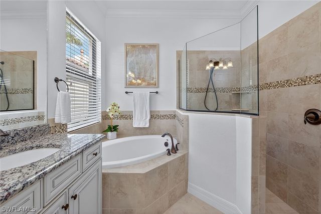 3001 Aviamar CIR, Naples, FL 34114