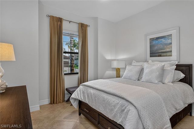 3001 Aviamar CIR, Naples, FL 34114