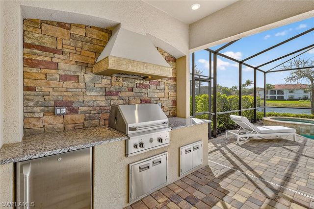 3001 Aviamar CIR, Naples, FL 34114