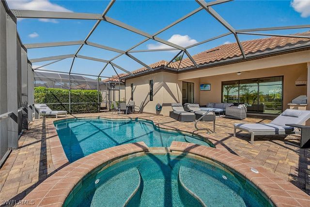 3001 Aviamar CIR, Naples, FL 34114