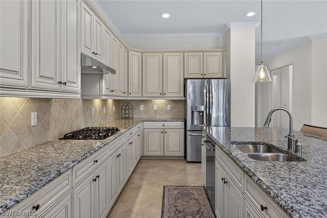 3001 Aviamar CIR, Naples, FL 34114