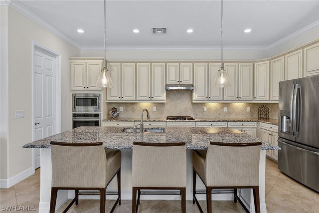 3001 Aviamar CIR, Naples, FL 34114