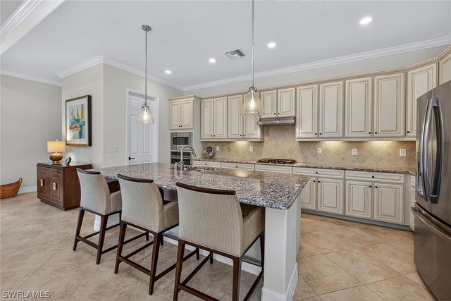 3001 Aviamar CIR, Naples, FL 34114