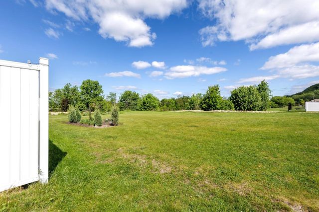 3827 Sunnyside Dr W, La Crosse, WI 54601