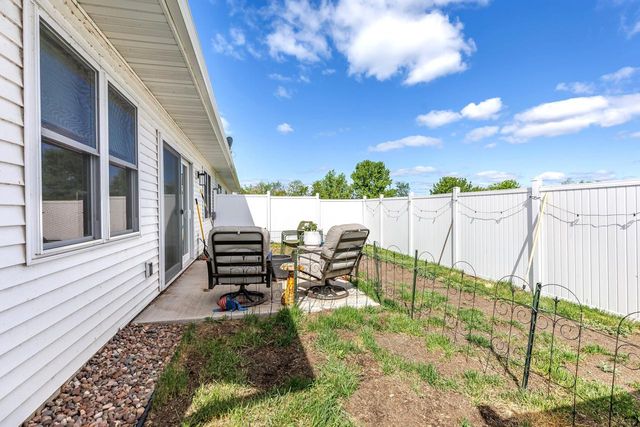 3827 Sunnyside Dr W, La Crosse, WI 54601