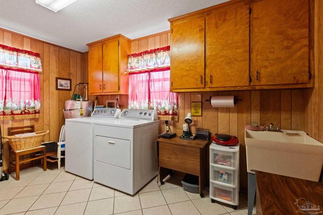 507 4th Ave, Atmore, AL 36502