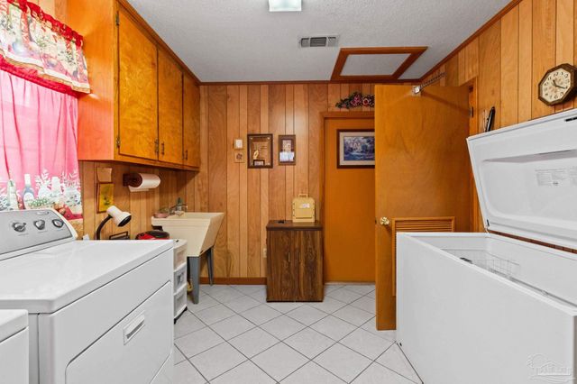 507 4th Ave, Atmore, AL 36502