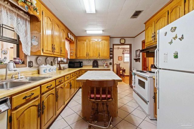 507 4th Ave, Atmore, AL 36502