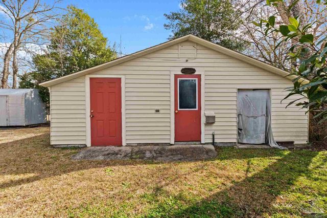 507 4th Ave, Atmore, AL 36502