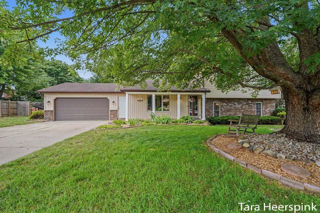 2078 Fernwood Drive, Georgetown Twp, MI 49428