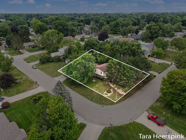 2078 Fernwood Drive, Georgetown Twp, MI 49428