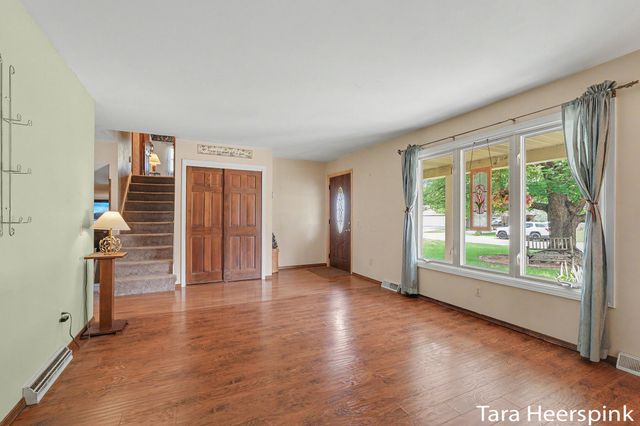 2078 Fernwood Drive, Georgetown Twp, MI 49428