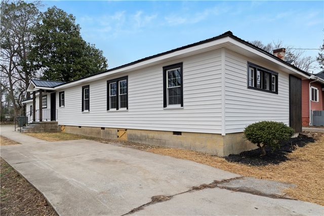 310 S Townville Street, Seneca, SC 29678