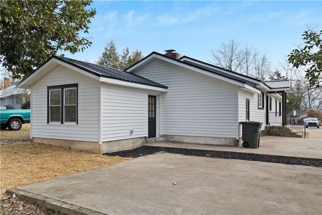 310 S Townville Street, Seneca, SC 29678