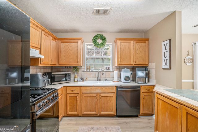 125 Floresta Drive, Mcdonough, GA 30252