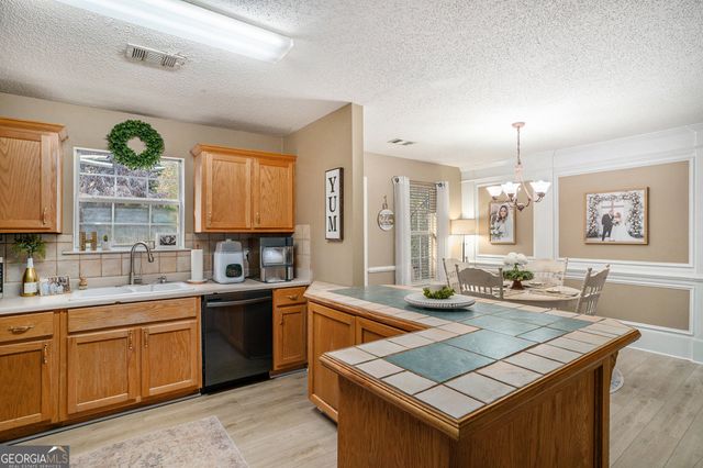 125 Floresta Drive, Mcdonough, GA 30252